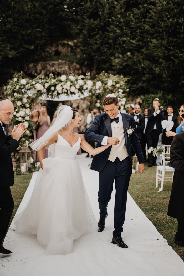 Lavish Outdoor Tuscan Wedding at Villa Oliva | Junebug Weddings