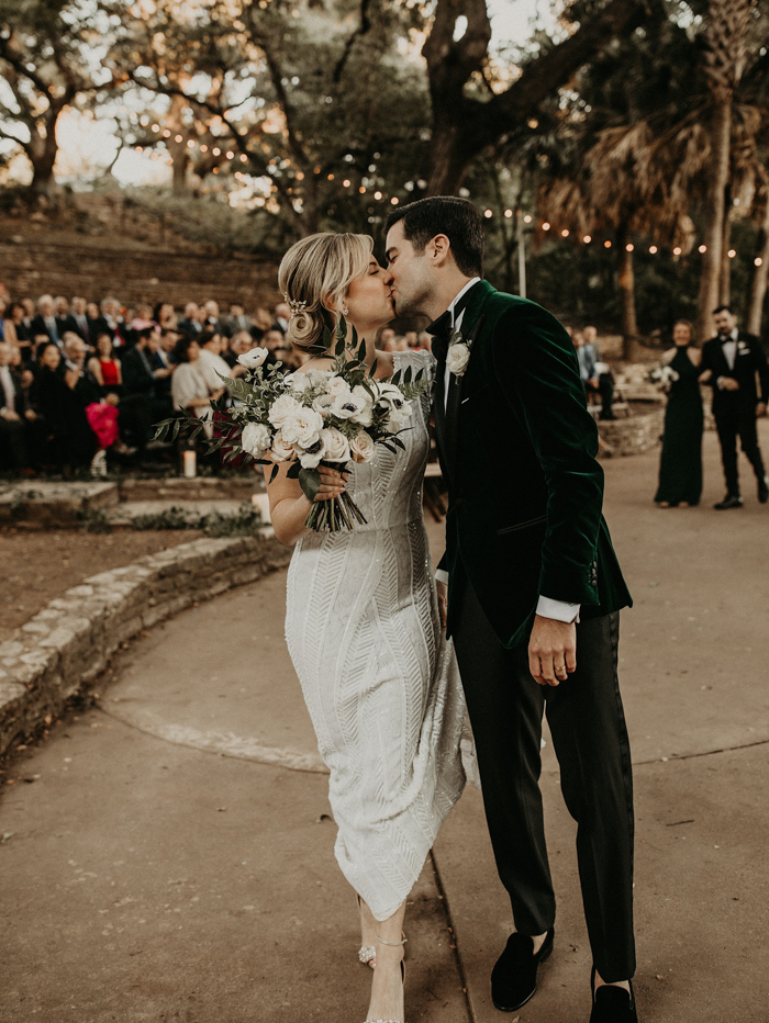 Elegant Autumn Austin Wedding At Laguna Gloria Junebug Weddings