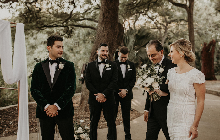 Elegant Autumn Austin Wedding At Laguna Gloria Junebug Weddings