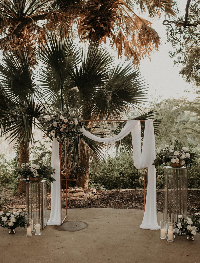 Elegant Autumn Austin Wedding at Laguna Gloria | Junebug Weddings