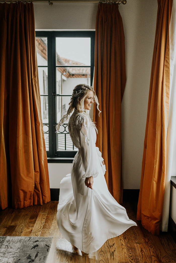 Intimate Neutral South Carolina Wedding at Hotel Domestique | Junebug ...