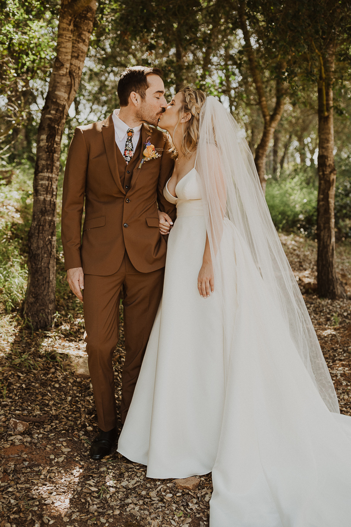 This Funky 70s Inspired Wedding is a Modern Blast From the Past Junebug Weddings