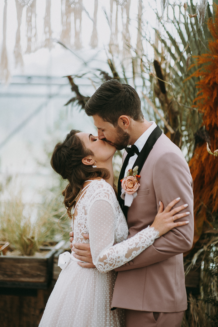 This European Fall Wedding Blends Boho and Feminine Styles LaptrinhX