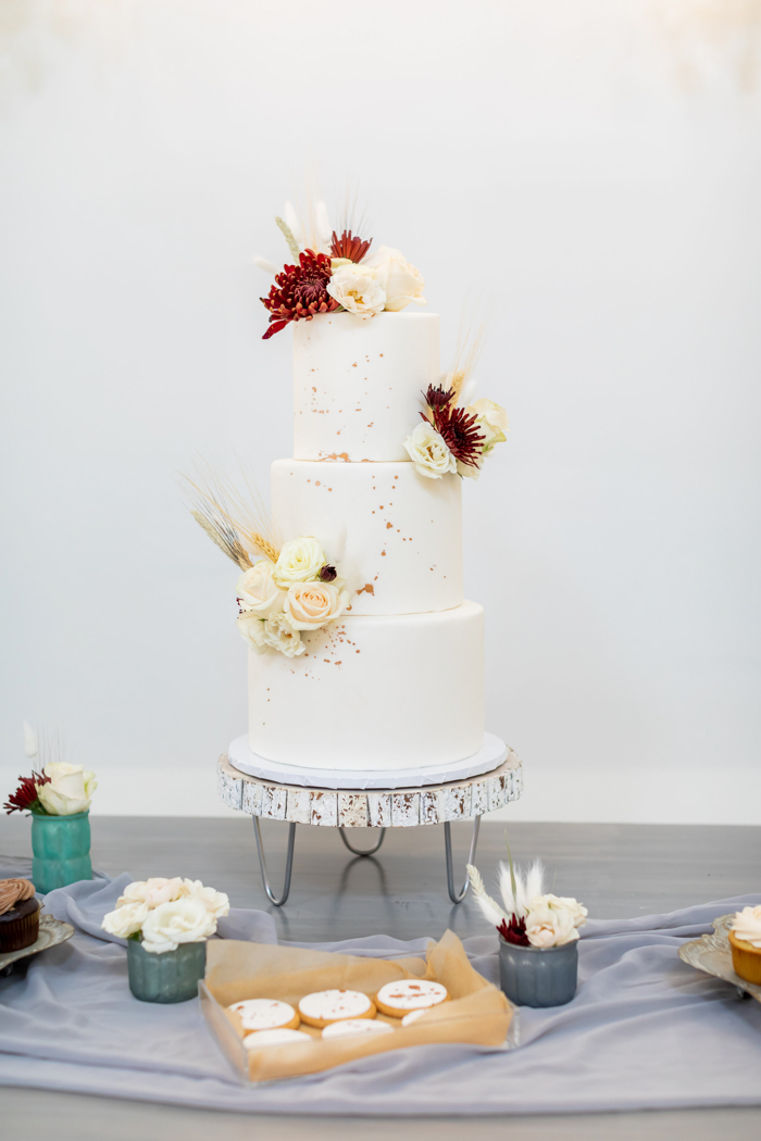 Ally Fraustro Photography wedding cake