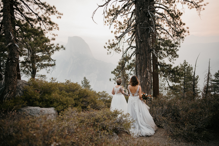 Hopelessly Romantic National Park Elopement | Junebug Weddings