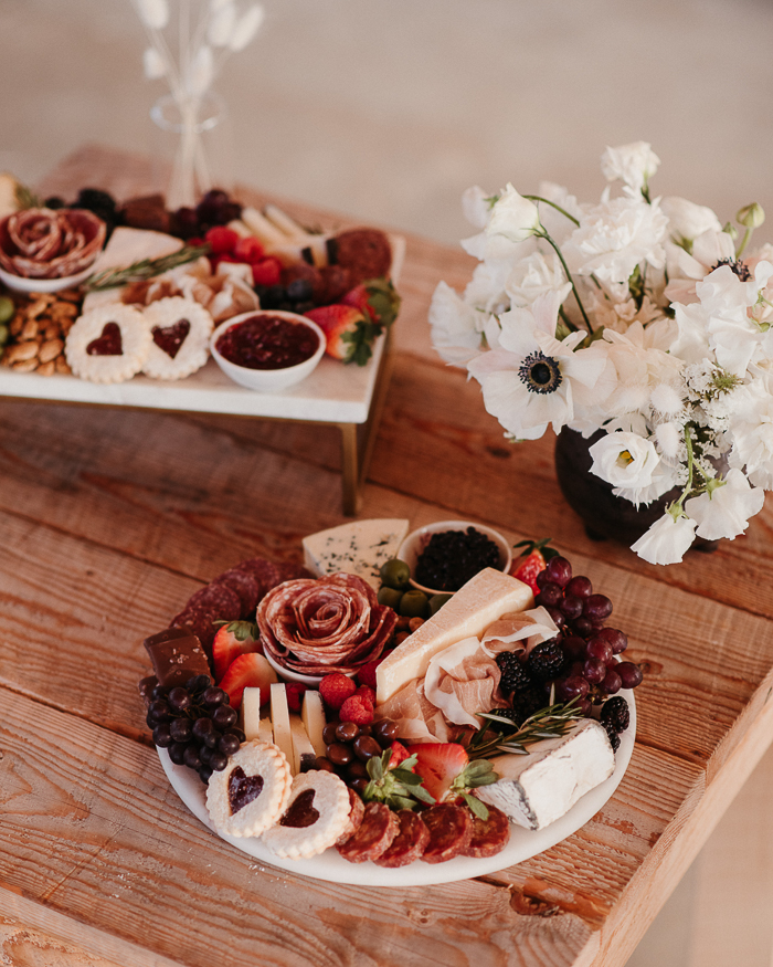 Fresh, Modern, and Minimalist Micro Wedding at Tops'l Farm | Junebug ...