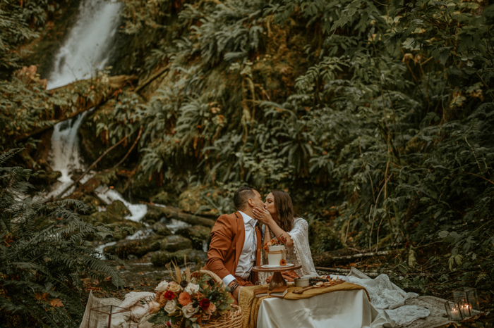 A Pacific Northwest Elopement With Lots Of Lace *