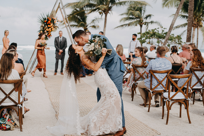 Stunningly Tropical Blue Venado Wedding | Junebug Weddings