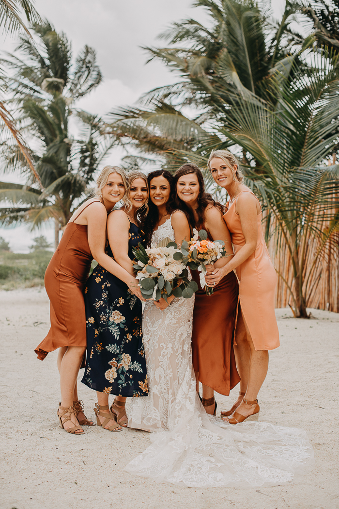 Stunningly Tropical Blue Venado Wedding | Junebug Weddings