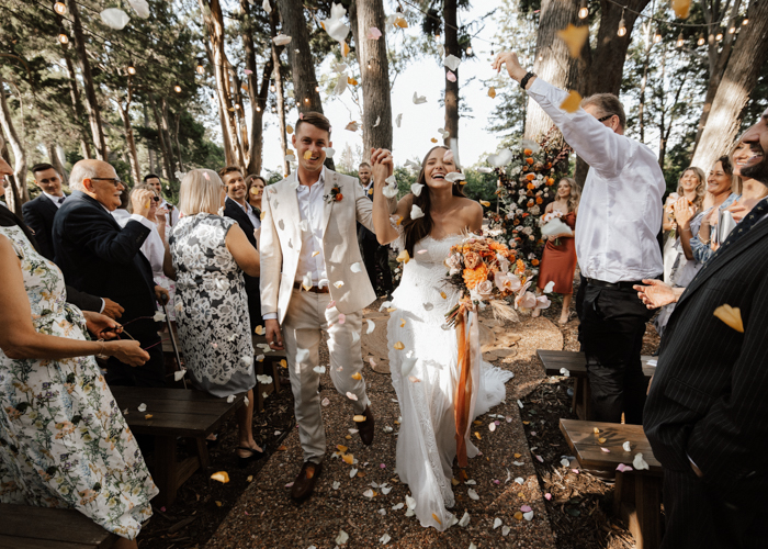 Elegantly Earth-Toned Gabbinbar Wedding | Junebug Weddings