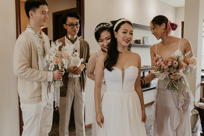 Jaw-Dropping Elegant Tropical Wedding Inspiration | Junebug Weddings