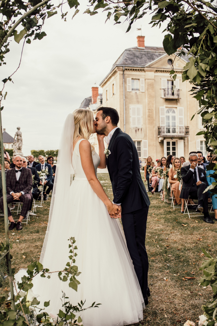 Naturally Beautiful French Chateau de Varennes Wedding | Junebug Weddings