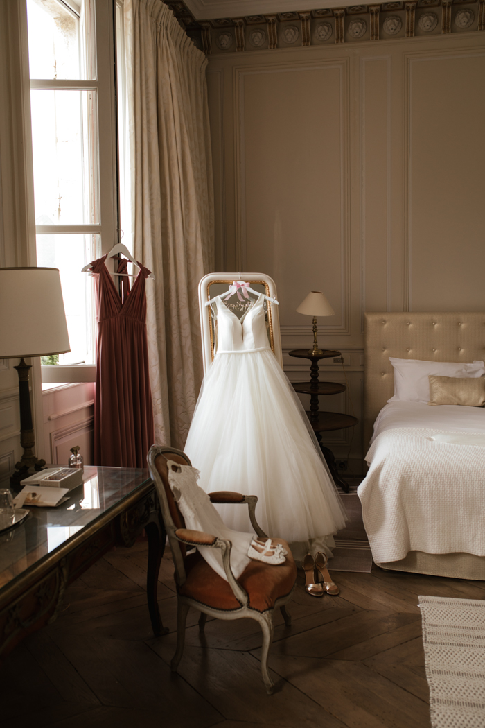 Naturally Beautiful French Chateau de Varennes Wedding | Junebug Weddings