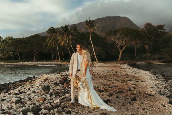 hawaii beach house wedding