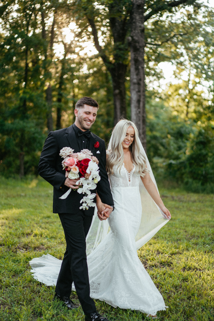 Minimalist Oakdale Wedding With Florals Galore Junebug Weddings