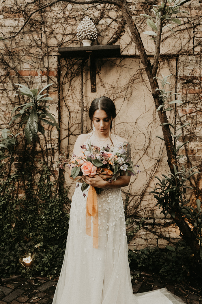 Modern and Moody Wedding Inspiration | Junebug Weddings