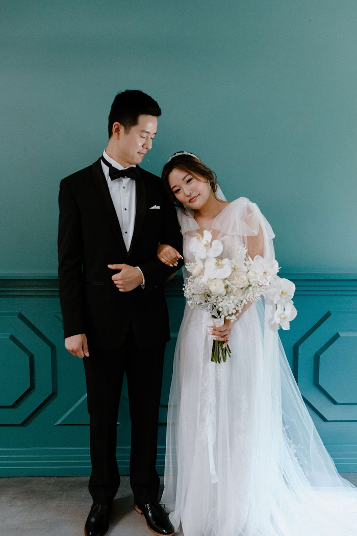 Dreamy and Modern Minimalist Wedding | Junebug Weddings