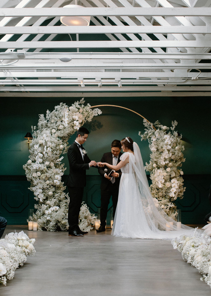 Dreamy and Modern Minimalist Wedding | Junebug Weddings