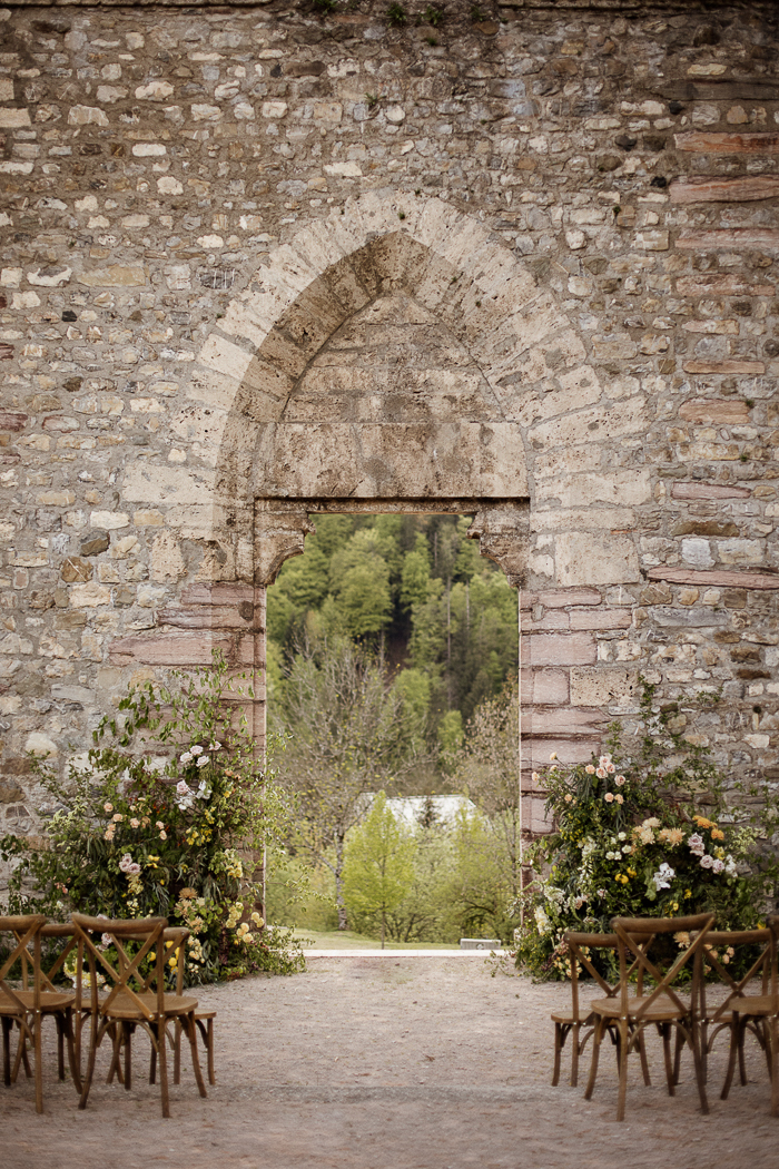 This Romantic Bridal Veil Lakes Wedding Was a Secret Garden Come to Life