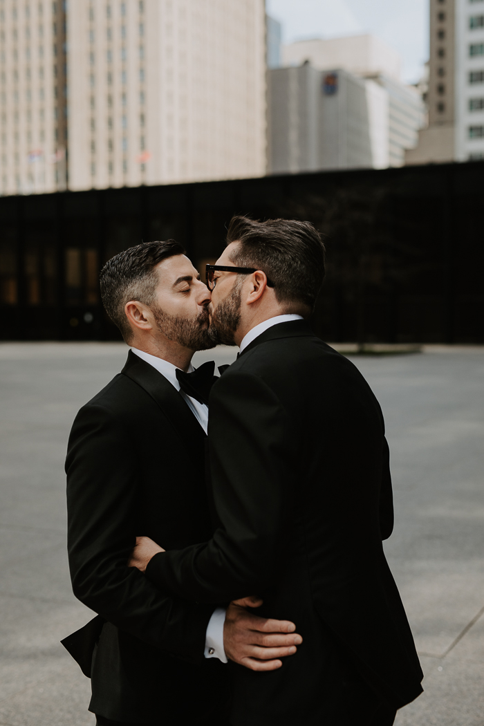 Black And White Downtown Toronto Wedding | Junebug Weddings