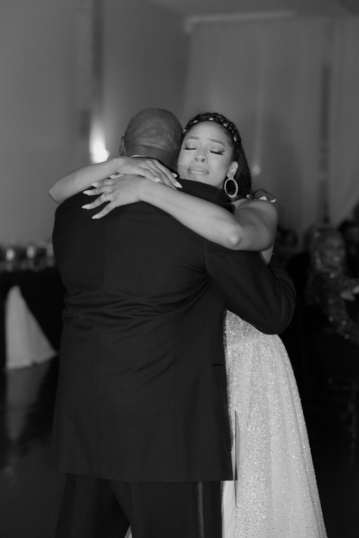 Black And White Modern Piedmont Room Wedding | Junebug Weddings