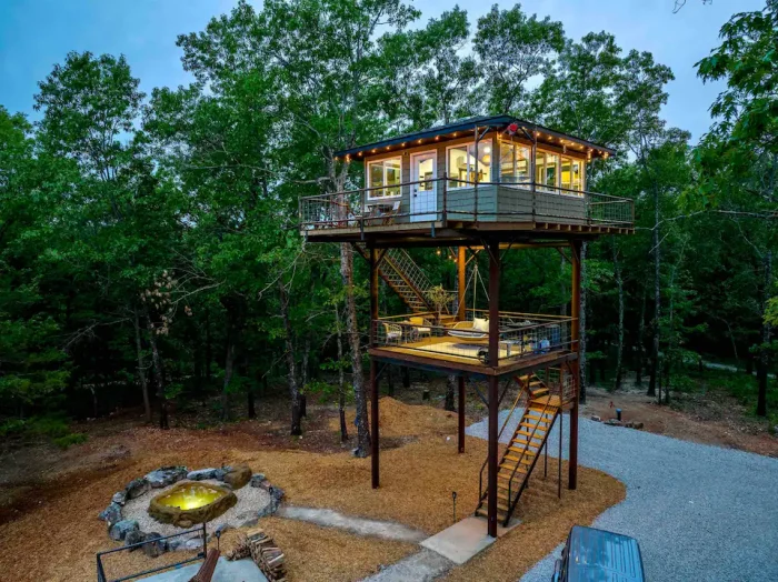 Missouri treehouse airbnb
