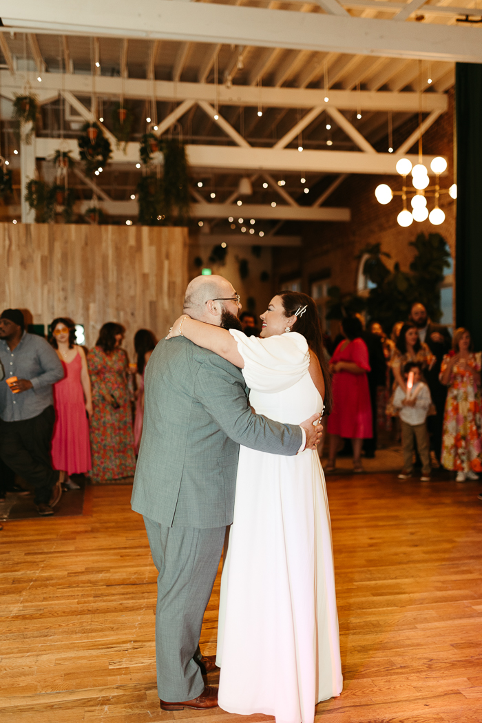 https://junebugweddings.com/wedding-blog/wp-content/uploads/2023/07/Onyx-Coffee-Lab-HQ-Wedding-Elizabeth-Salazar-32.jpg