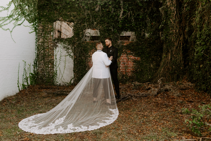 Beautiful Black and White Art Deco Clay Theater Wedding