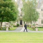 A Pastel Dinner Party Wedding at Chateau Allure du Lac in France’s Loire Valley