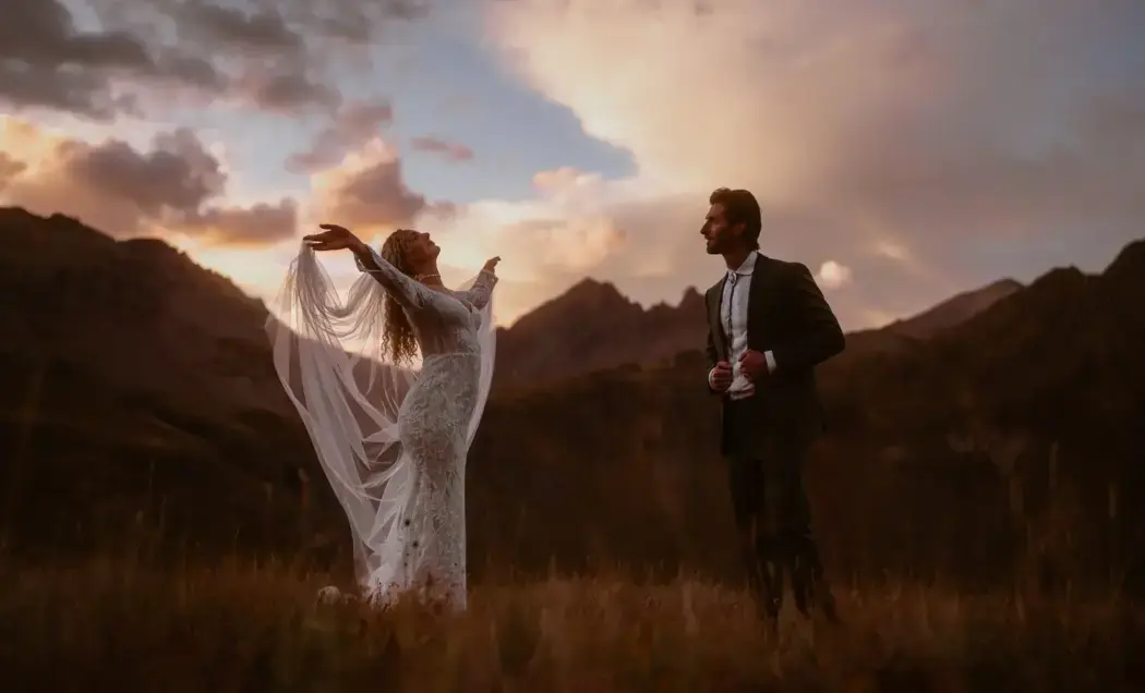golden hour portrait wedding couple in a mountain valley