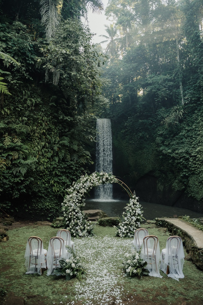 This Tibumana Waterfall Elopement in Ubud, Bali Was an Intimate Family Affair