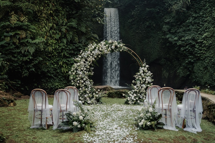 This Tibumana Waterfall Elopement in Ubud, Bali Was an Intimate Family Affair